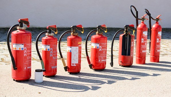 fire extinguisher 712975 340